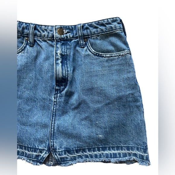 Free People Denim Mini Skirt Size 2 Women's Blue Distressed Raw Hem Boho - Picture 4 of 12